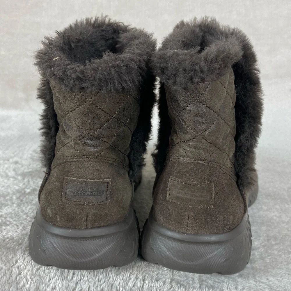 Skechers Cozy Boots Womens Size 7 Brown Suede‎ Quilt Ankle Fur Lined Mat Insole